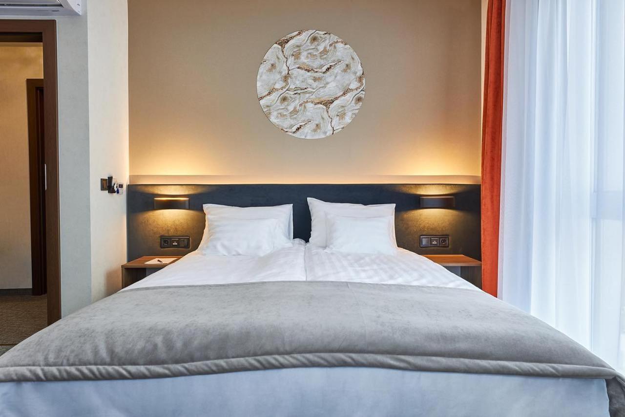 Crystal Hotel 4*