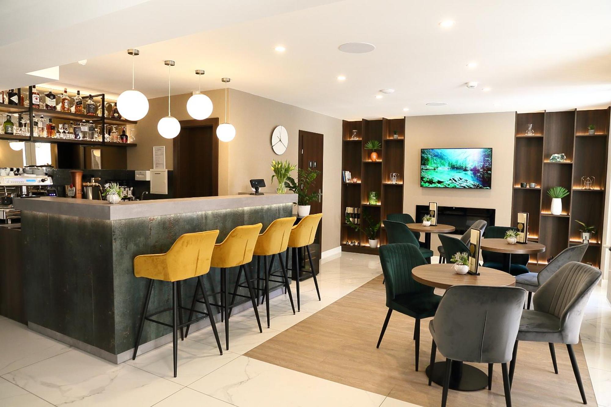 Crystal Hotel 4*